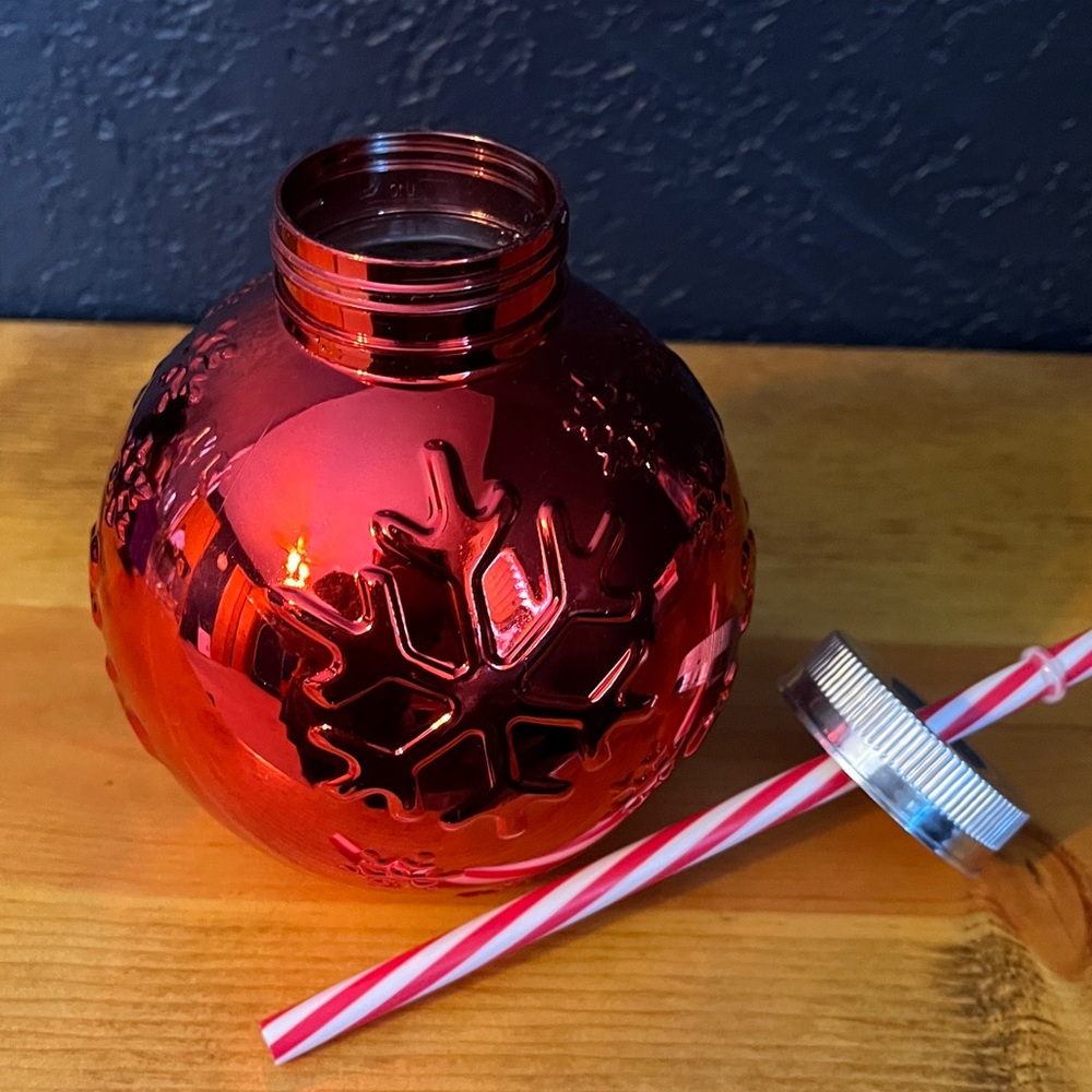 Christmas Ball travel mug with straw, silicone, BPA free - Picture 2 of 2